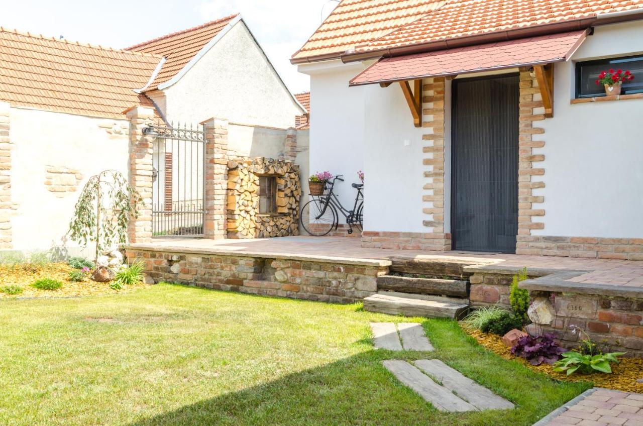 Villa Chalupa Hlohovec Extérieur photo