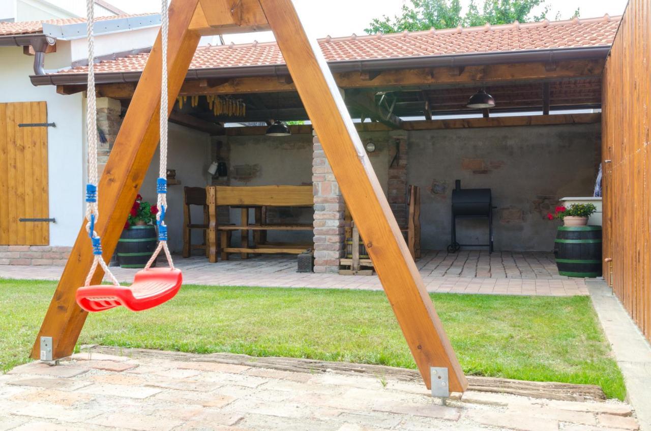 Villa Chalupa Hlohovec Extérieur photo